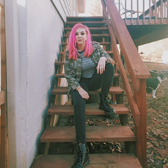 Meet your Posher, Taylor - Picture 2 of 5